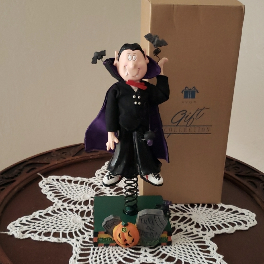 HALLOWEEN Dracula Figurine